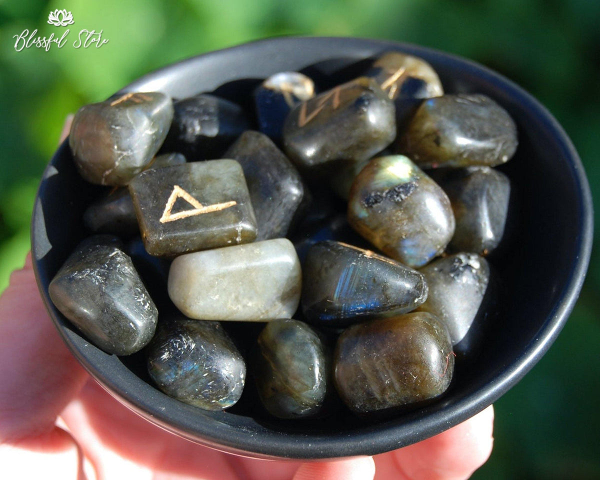 Crocon Labradorite Rune Stones Set Engraved with Elder futhark Crystal  Runes Set, Reiki Healing runas for Meditation Chakra Balancing, Rune Stone  for